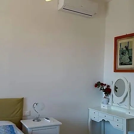 בית הארחה Nancy House 2*