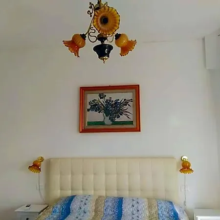 בית הארחה Nancy House 2*