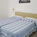 Nancy House 2*