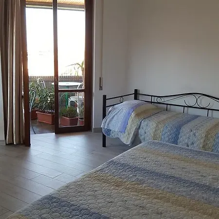 בית הארחה Nancy House *