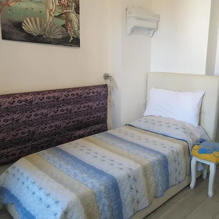 בית הארחה Nancy House *